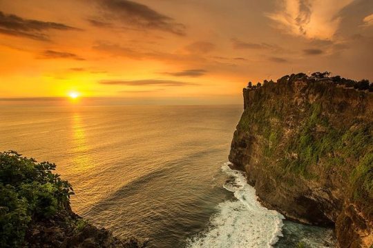 Private Tour Bali Beaches and Uluwatu Temple with Dinner